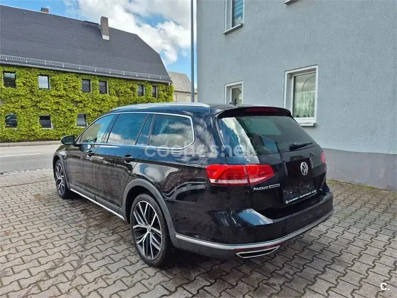 Usado VW Passat Alltrack 220 CV (161 kW) 2018 Gris / plata Familiar