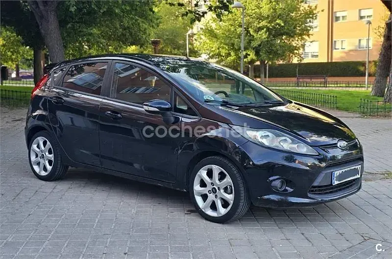 Usado Ford Fiesta Trend 95 HP (69 kW) 2011 Preto Sedan