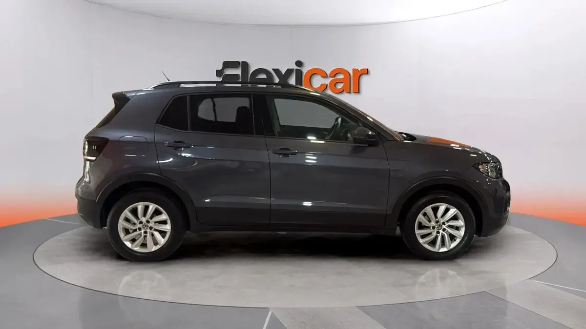Usado VW T-Cross Advance 110 CV (80 kW) 2022 Gris SUV