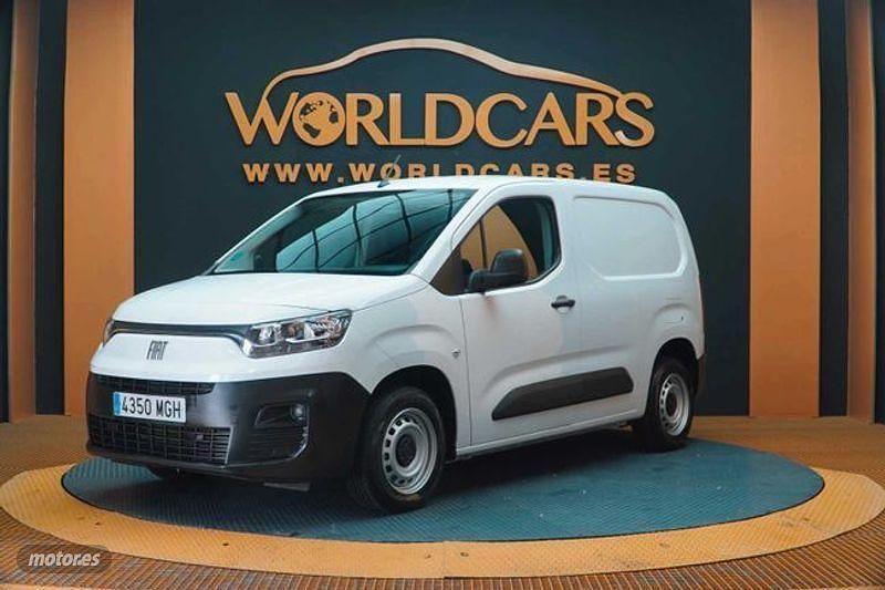 Blanco Usado 2023 Fiat Doblò Monovolumen | 18.625 € (Precio justo) - Imagen 1/4