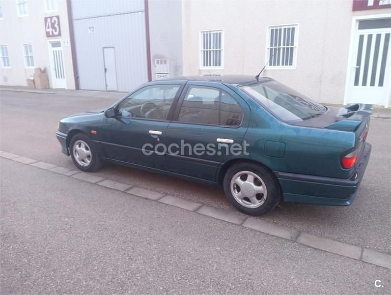 Usado Nissan Primera 75 HP (55 kW) 1996 Verde Carrinha