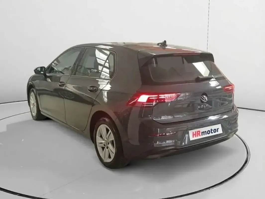 Usado VW Golf VIII Life 111 CV (81 kW) 2024 Gris Utilitario