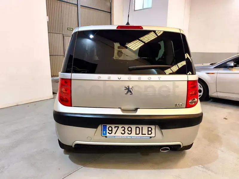 Usado Peugeot 1007 110 CV (80 kW) 2005 Beige Monovolumen