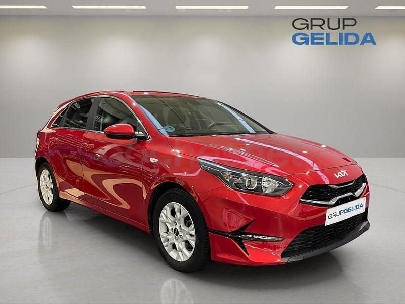 Usado Kia Ceed 120 CV (88 kW) 2023 Rojo Utilitario