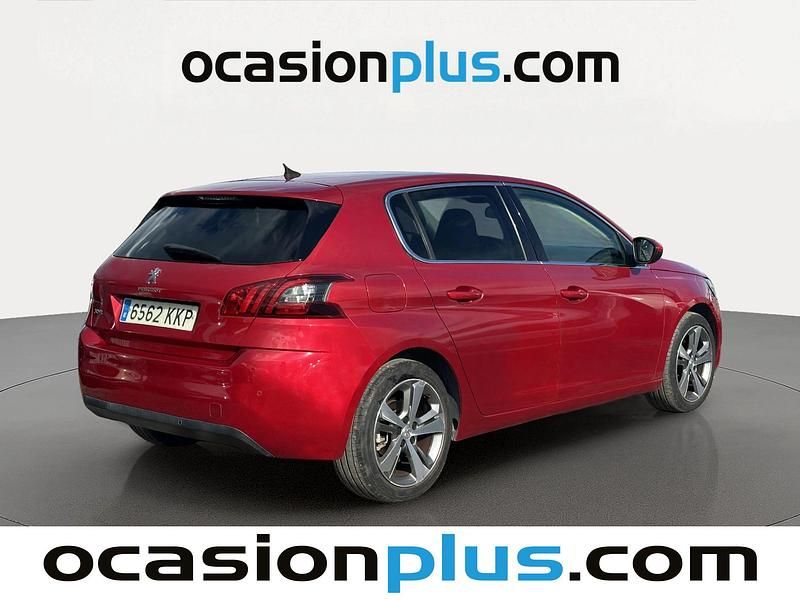 Usado Peugeot 308 Allure 131 CV (96 kW) 2018 Rojo Utilitario