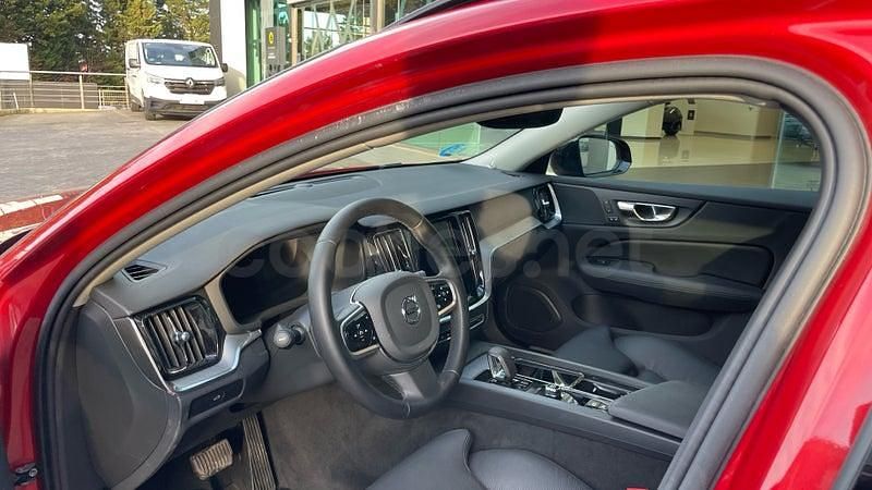 Usado Volvo V60 Plus 197 CV (144 kW) 2025 Rojo Familiar