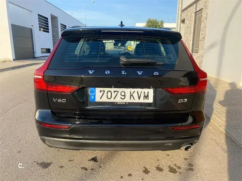 Usado Volvo V60 Momentum 150 CV (110 kW) 2019 Negro Familiar