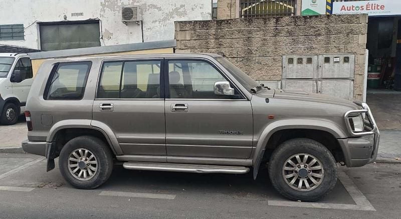 Marrón Usado 2000 Isuzu Trooper SUV | 6500 € - Imagen 1/4