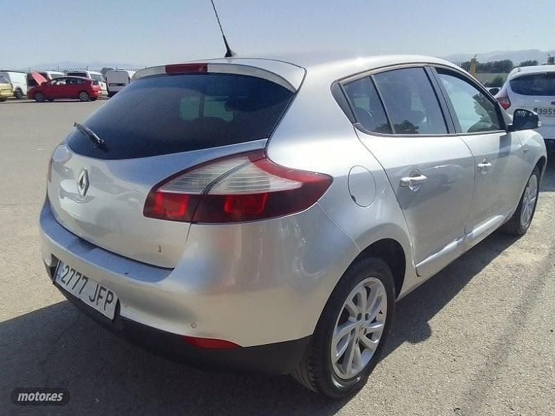 Usado Renault Mégane Coupé LIMITED 110 CV (80 kW) 2016 Plateado Coupe