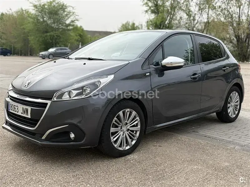 Usado Peugeot 208 Access 75 CV (55 kW) 2016 Gris / plata Utilitario