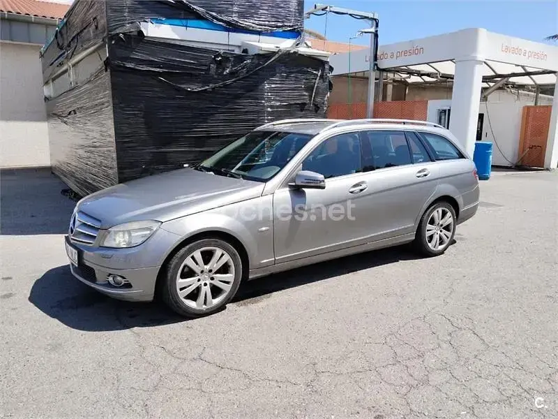 Usado Mercedes C220 170 CV (125 kW) 2010 Gris / plata Familiar