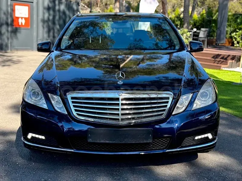 Usado Mercedes E250 Elegance 204 CV (150 kW) 2009 Azul Berlina