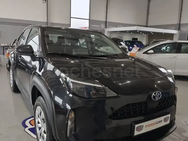 Usado Toyota Yaris Cross Business Edition 116 CV (85 kW) 2023 Negro SUV