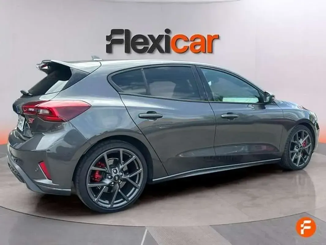 Usado Ford Focus ST 280 CV (205 kW) 2025 Gris Utilitario