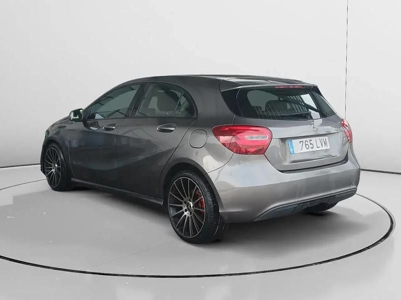 Usado Mercedes A180 Style 109 HP (80 kW) 2017 Cinzento Sedan