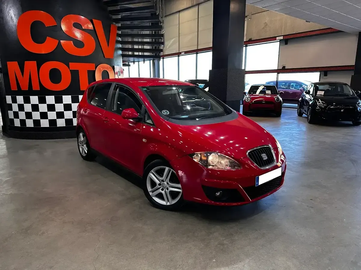 Usado Seat Altea Style 105 CV (77 kW) 2012 Rojo Monovolumen