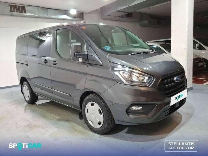 Usado Ford Tourneo Trend 137 CV (100 kW) 2023 Gris Monovolumen