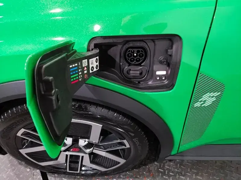 Usado Renault R5 Techno 110 kW (150 CV) 2025 Verde Utilitario