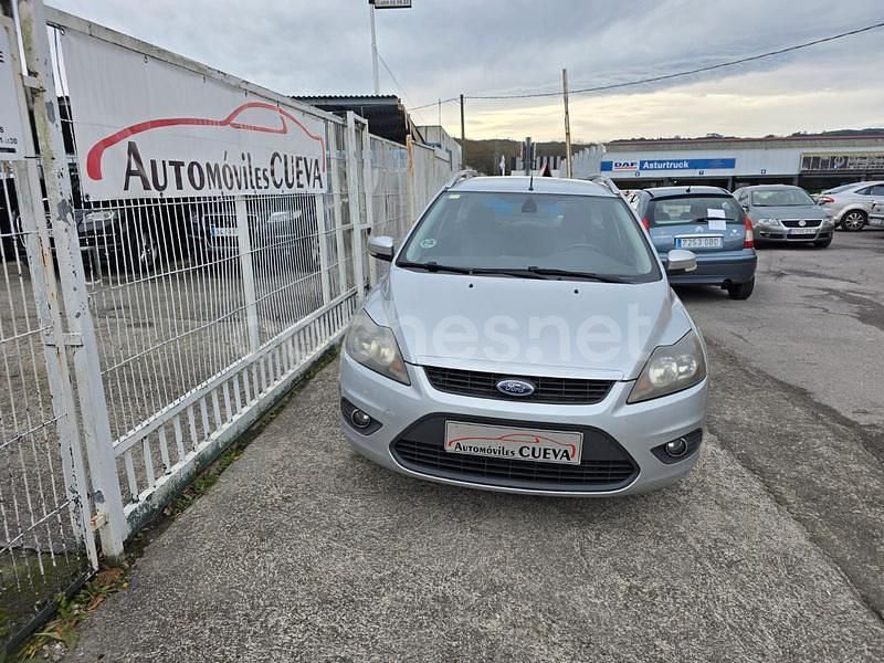 Usado Ford Focus Trend 109 CV (80 kW) 2010 Gris / plata Berlina