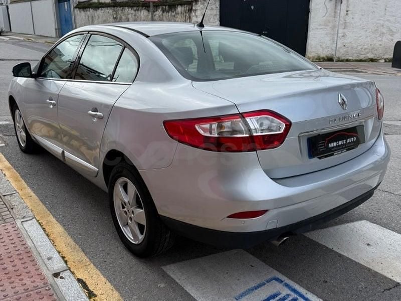 Usado Renault Fluence Dynamique 110 CV (80 kW) 2012 Gris / plata Berlina
