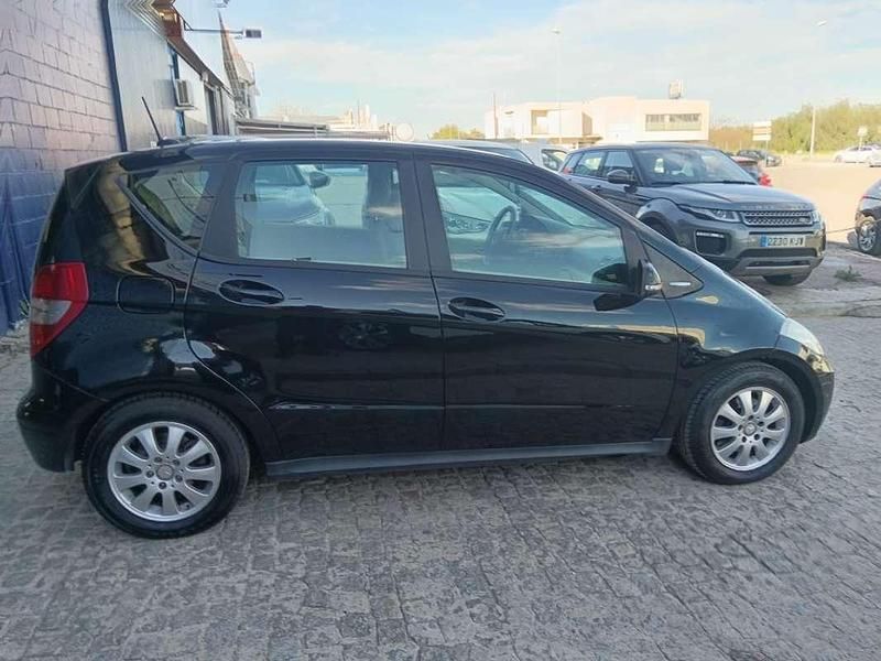 Usado Mercedes A180 Urban 109 CV (80 kW) 2012 Negro Utilitario