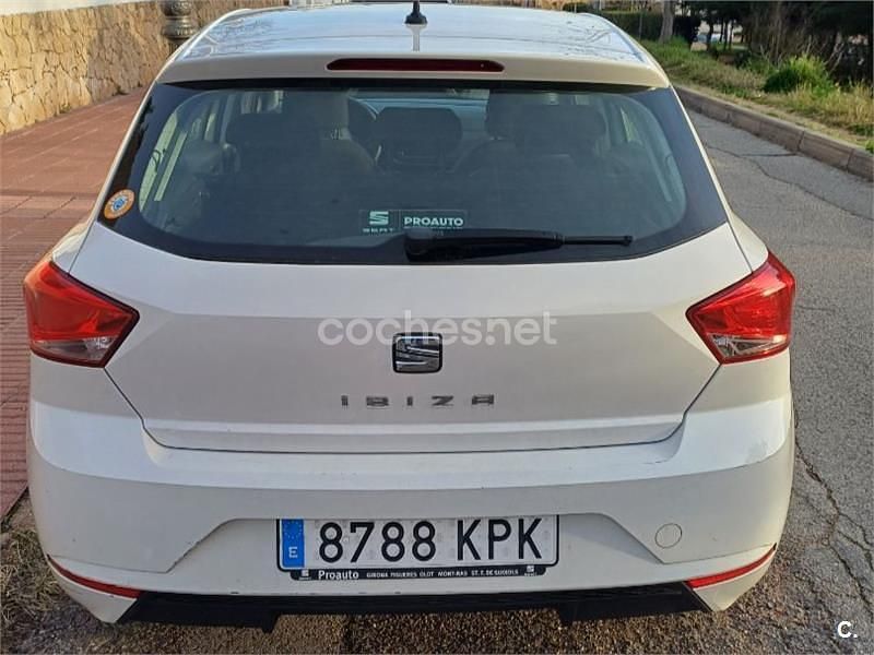 Usado Seat Ibiza Reference 95 CV (69 kW) 2018 Blanco Berlina