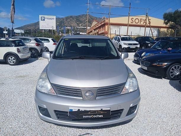 Usado Nissan Tiida Acenta 105 HP (77 kW) 2011 Cinzento