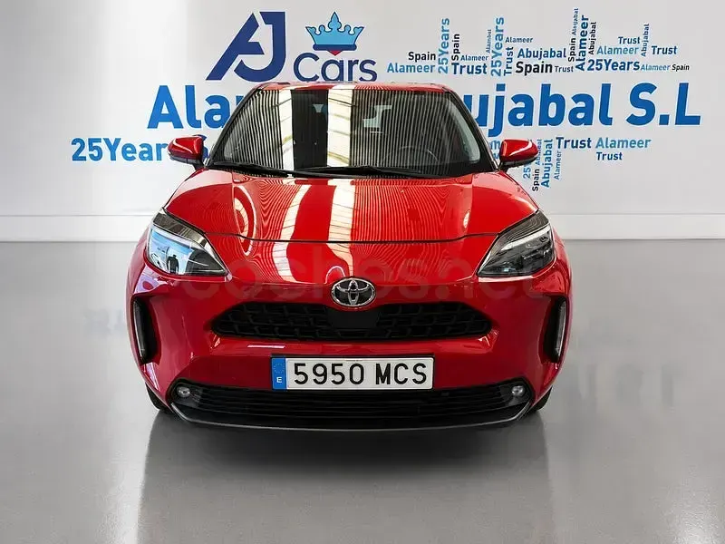 Usado Toyota Yaris Hybrid Active 116 CV (85 kW) 2022 Rojo SUV