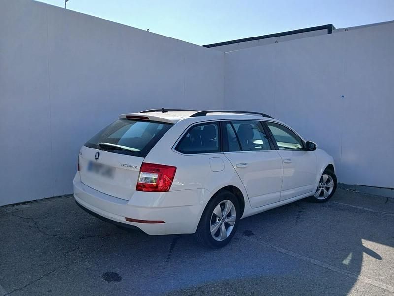 Usado Skoda Octavia Ambition 115 CV (84 kW) 2020 Blanco