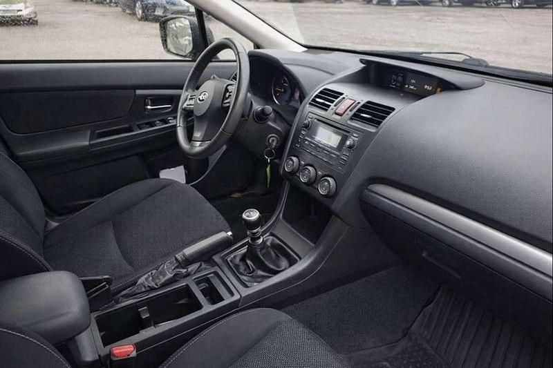Usado Subaru XV 147 CV (108 kW) 2012 Negro SUV