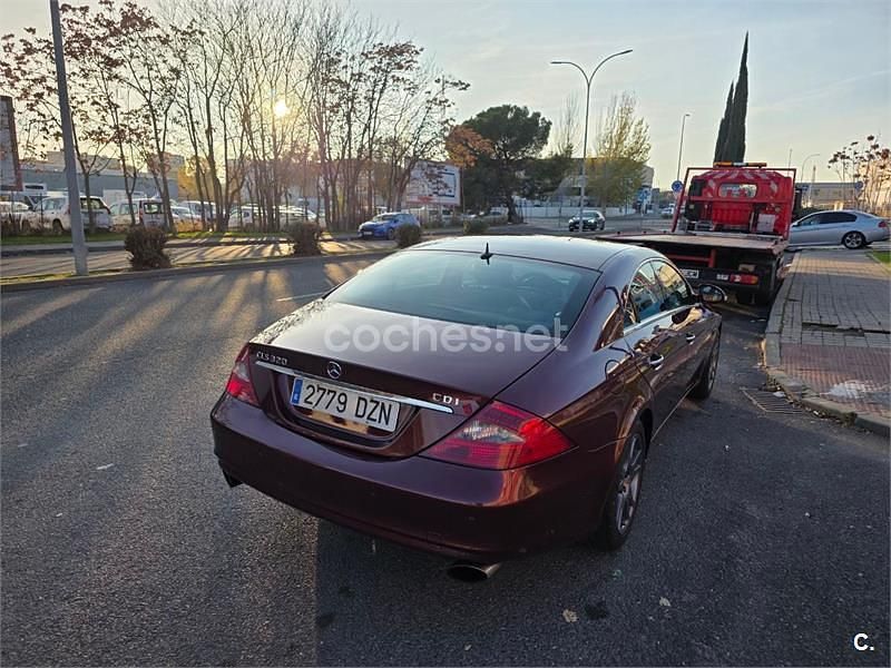 Usado Mercedes CLS320 224 CV (164 kW) 2006 Granate Berlina
