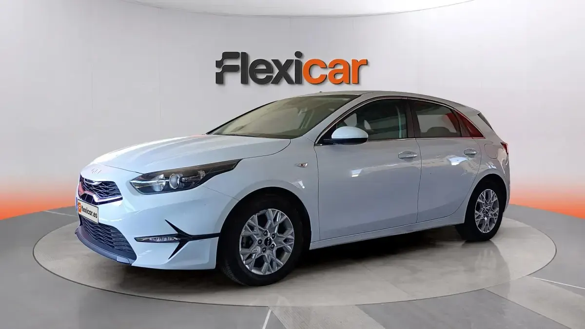 Usado Kia Ceed 136 CV (100 kW) 2023 Blanco Utilitario