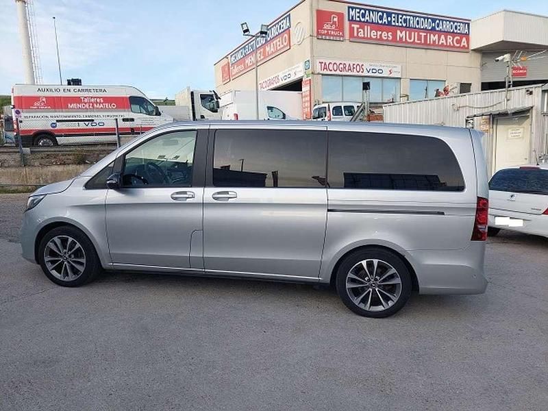 Begagnad Mercedes V300 Exclusive 239 HK (175 kW) 2021 Grå Minibuss