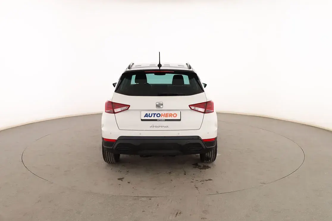 Usado Seat Arona Style 110 CV (80 kW) 2021 Blanco SUV