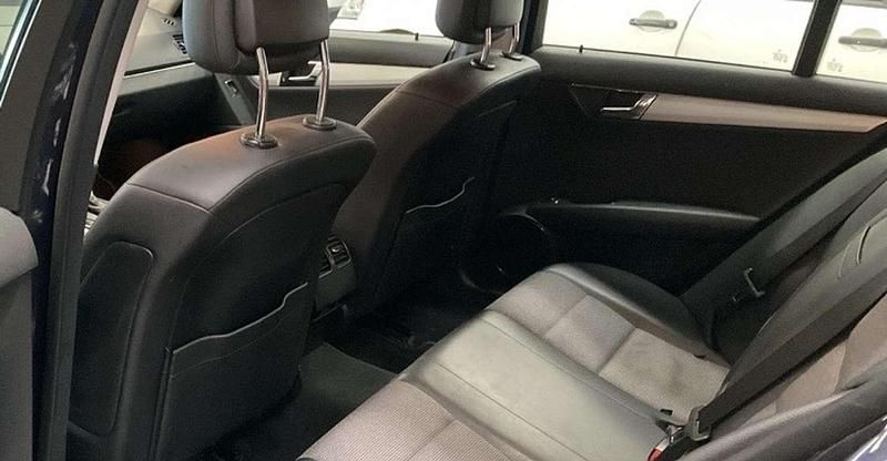 Usado Mercedes C220 Avantgarde 170 CV (125 kW) 2011 Azul Familiar