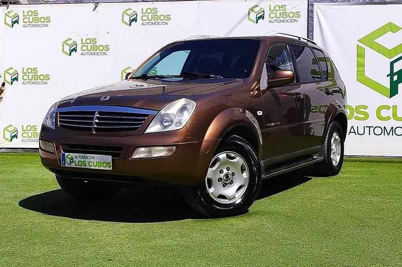 Marrón Usado 2004 Ssangyong (KGM) Rexton SUV | 6499 € - Imagen 1/4