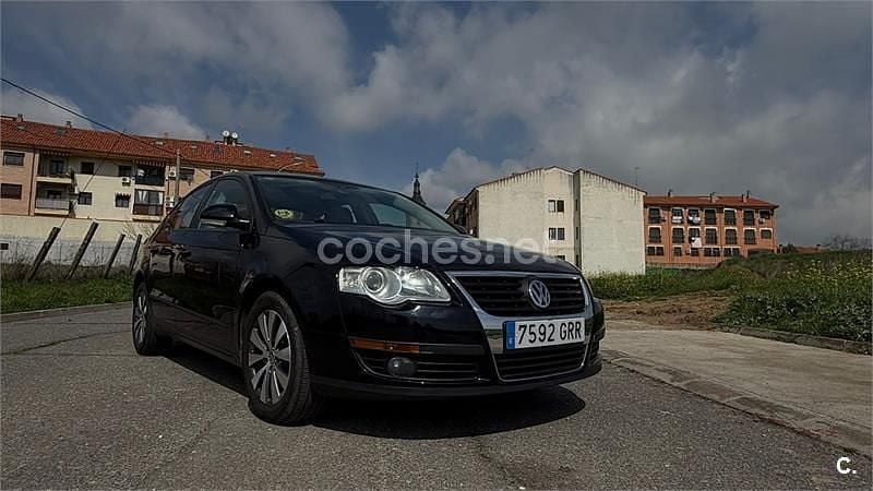 Usado VW Passat Advance 110 CV (80 kW) 2009 Negro Berlina