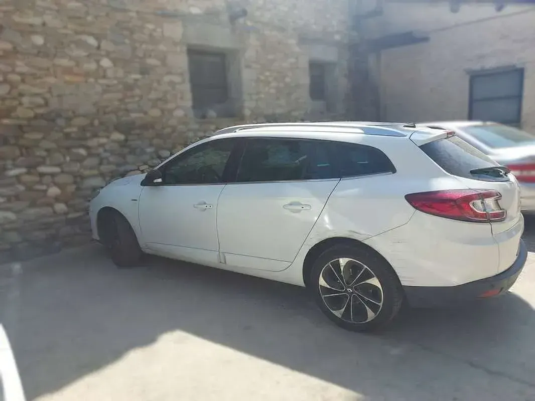 Usado Renault Mégane GrandTour Bose Edition 110 CV (80 kW) 2014 Blanco Familiar