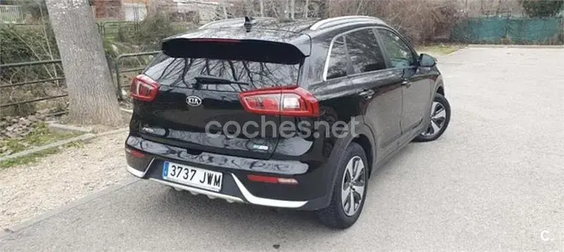 Usado Kia Niro 141 CV (103 kW) 2017 Negro SUV