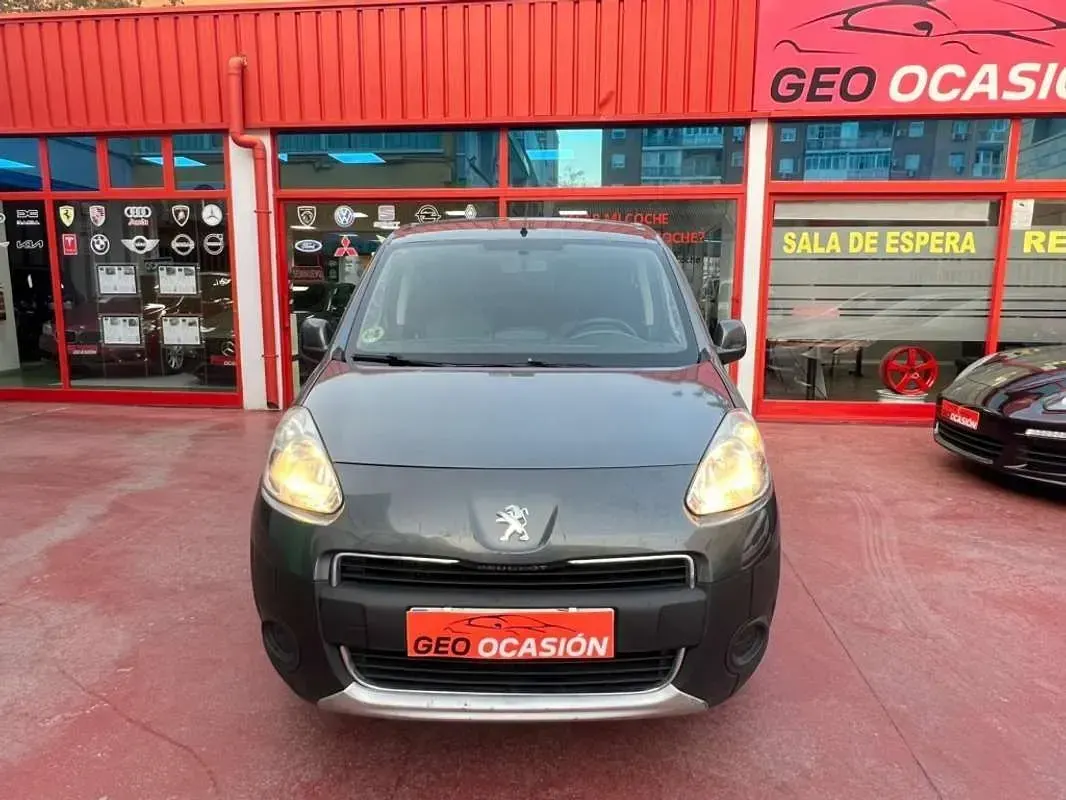 Usado Peugeot TePee Active 92 CV (67 kW) 2014 Gris Van