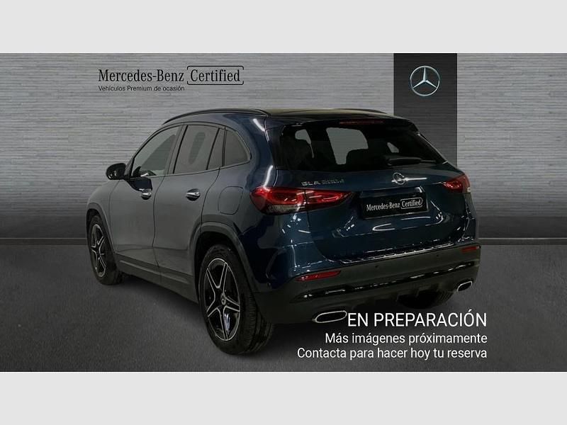 Usado Mercedes GLA200 150 HP (110 kW) 2022 Azul SUV