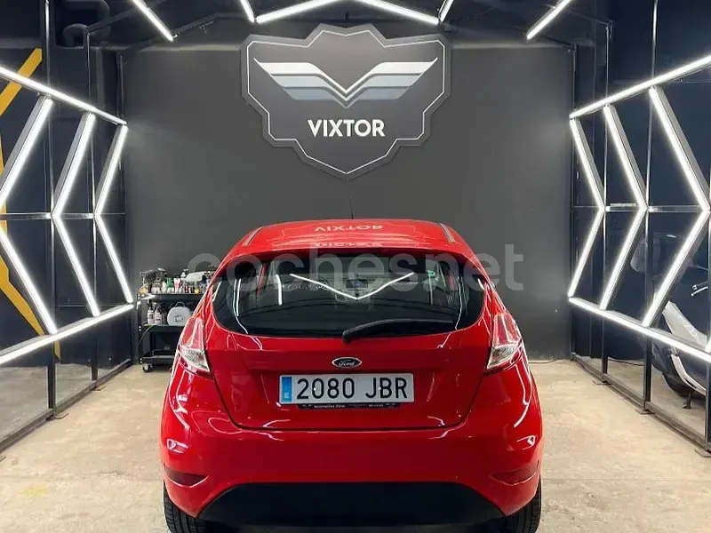 Usado Ford Fiesta Trend 82 CV (60 kW) 2014 Rojo Utilitario