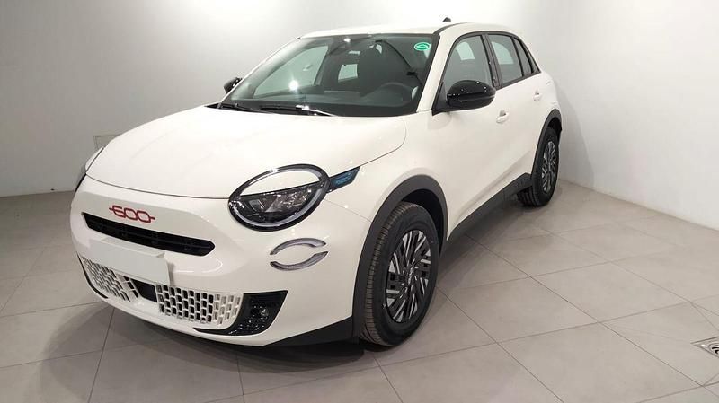 Usado Fiat 600E Red 114 kW (156 CV) 2024 Blanco