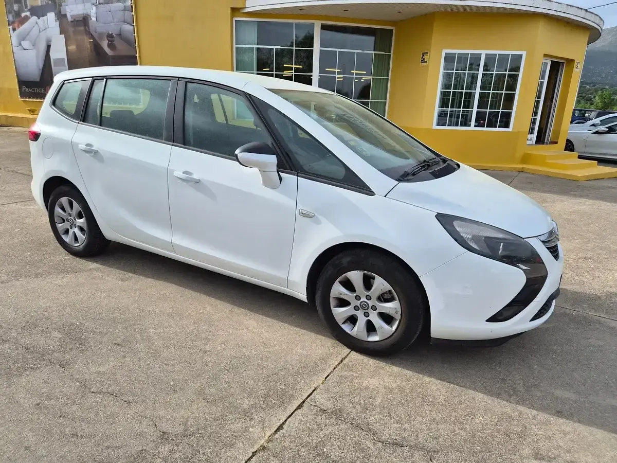 Usado Opel Zafira Tourer Selective 131 CV (96 kW) 2014 Blanco Monovolumen
