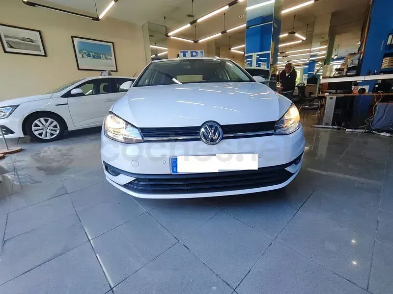 Usado VW Golf VII 116 CV (85 kW) 2019 Blanco Berlina