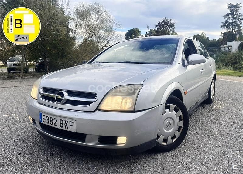 Gris / plata Usado 2004 Opel Vectra Comfort Berlina | 1950 € (Super precio) - Imagen 1/4