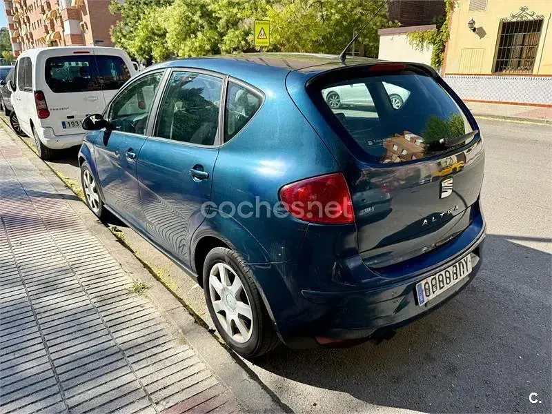 Usado Seat Altea Stylance 140 CV (102 kW) 2005 Azul Monovolumen