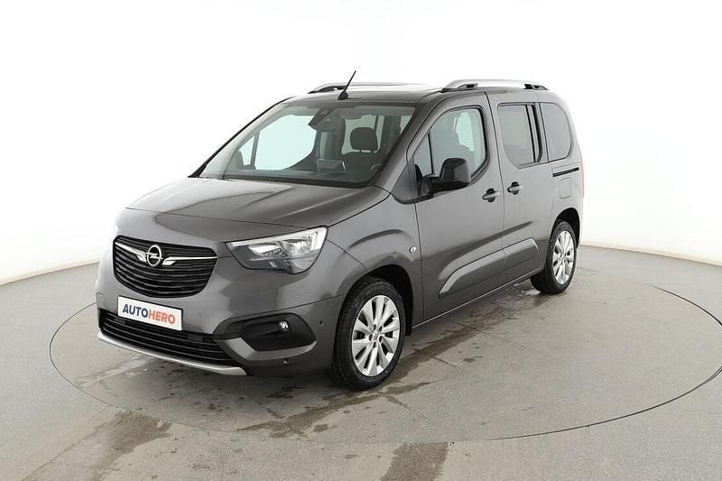 Usado Opel Combo Life Ultimate 131 CV (96 kW) 2021 Gris Monovolumen