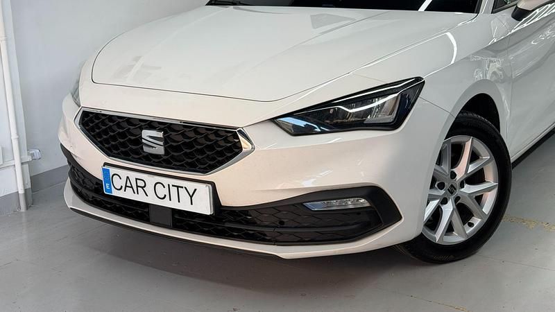 Usado Seat Leon Style 115 CV (84 kW) 2021 Blanco Berlina