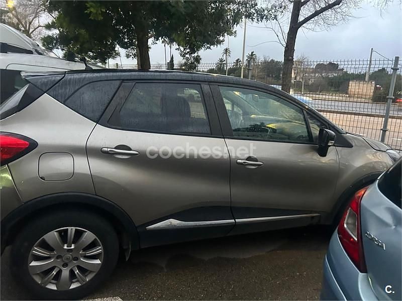 Usado Renault Captur 90 CV (66 kW) 2016 Gris / plata SUV